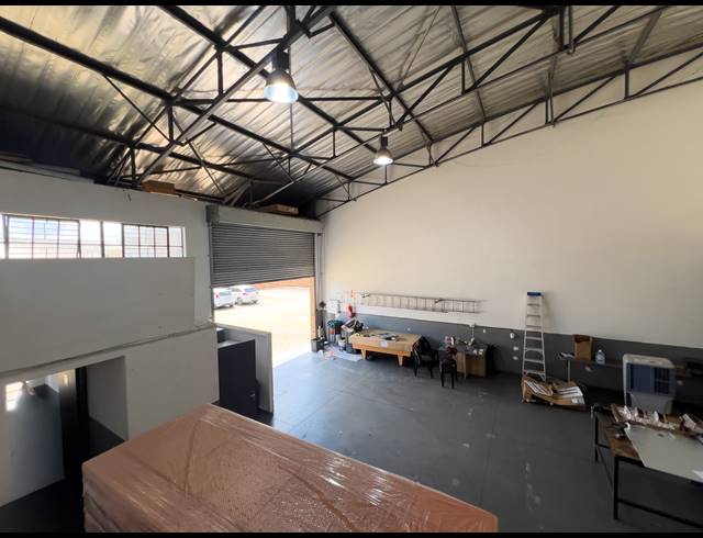 285M² OFFICE TO LET IN NELSPRUIT INDUSTRIAL